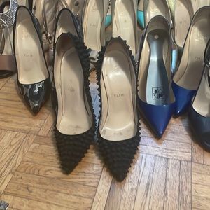 Christian louboutin pumps. Black suede sizes 38. Pre-owned.